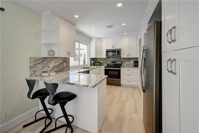 Photo - 840 SW 7th St