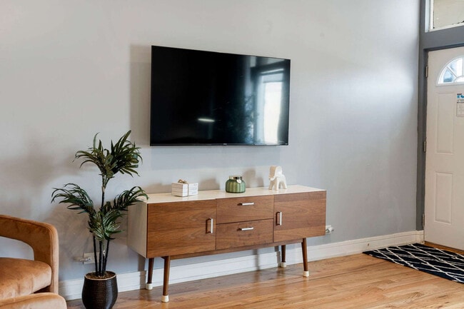 Photo - 109 S Paulina St Unit ID1244958P