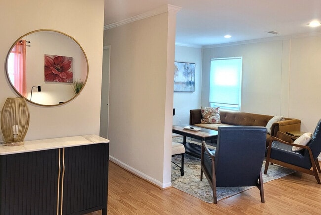 Photo - 2028 Pimmit Dr Unit SI ID1473419P