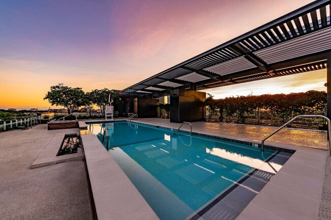 Resort-Style Pool and Sundeck - Haden