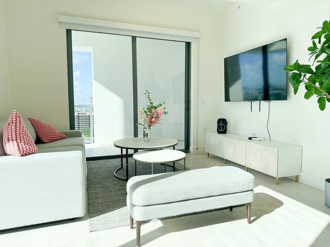 Building Photo - 239 SW 9th St Unit FL18-ID1032215P