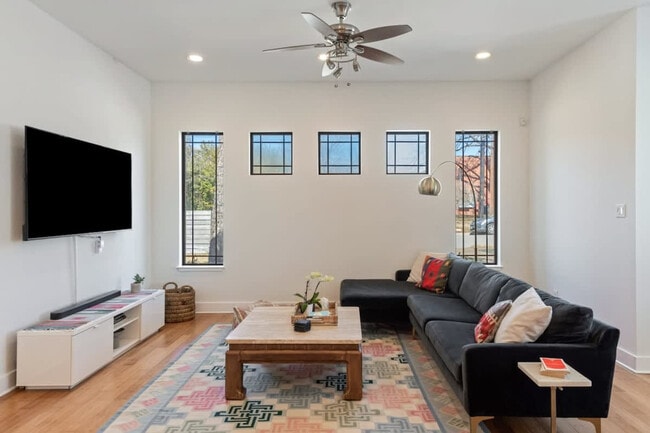 Photo - 1803 E 18th St Unit ID1254576P