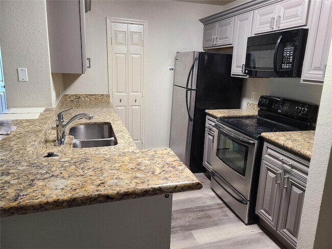 Photo - 8911 Manor Loop Unit 205