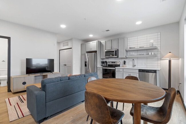 Photo - 423 E Michigan St Unit ID1032105P