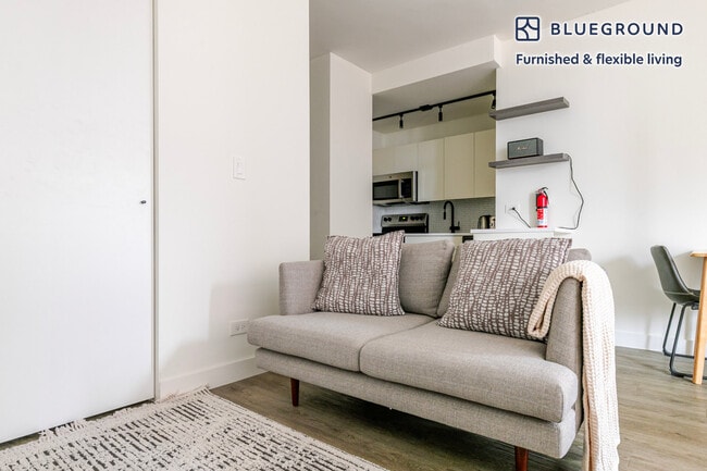 Photo - 21 E Chestnut St Unit SI FL12-ID1295