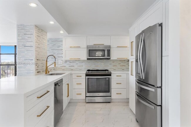 Building Photo - 600 Parkview Dr Unit 509