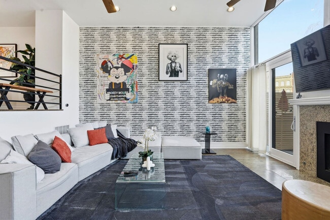 Photo - 657 N Carpenter St Unit ID1381285P