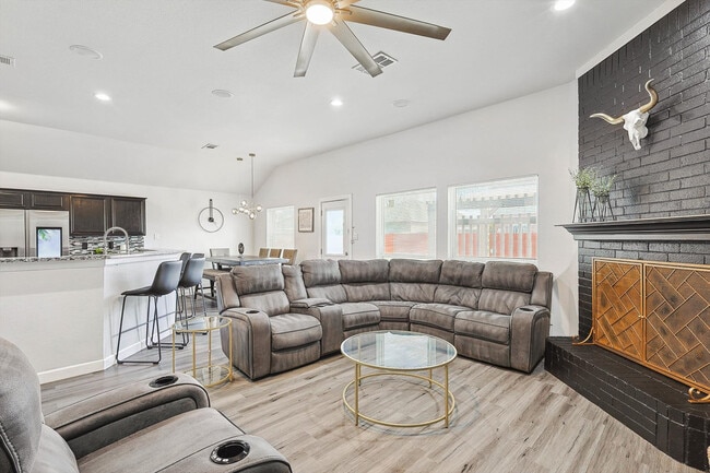 Photo - 521 E Robin Ct Unit ID1056455P