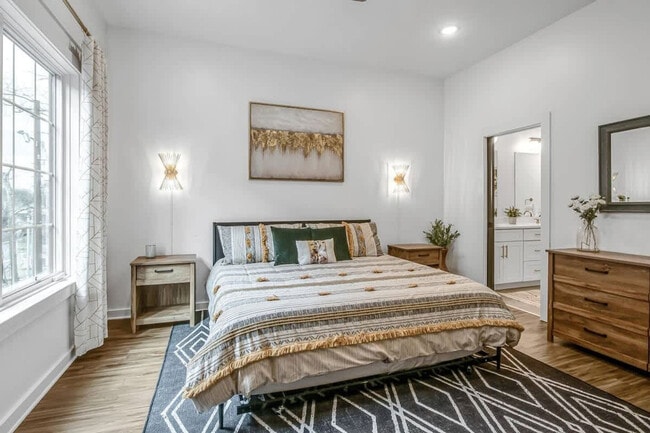 Photo - 738 Douglas Ave Unit ID1051714P