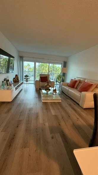 Photo - 140 Lakeview Dr Unit 208