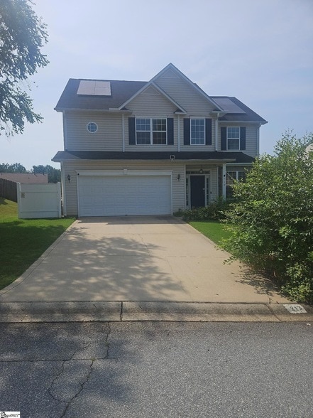 Photo - 213 Worcester Ln