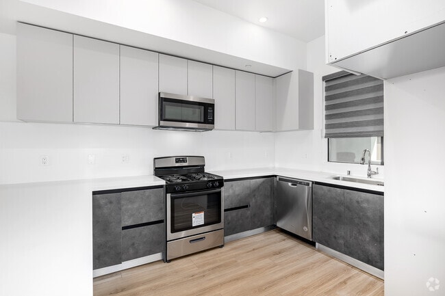 Interior Photo - 7341 Valmont St