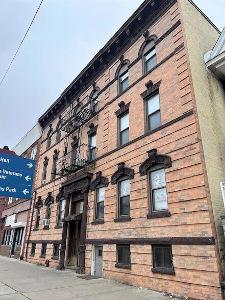 Building Photo - 668-670 John F. Kennedy Blvd