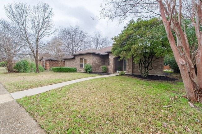 Photo - 2901 Hampshire Dr