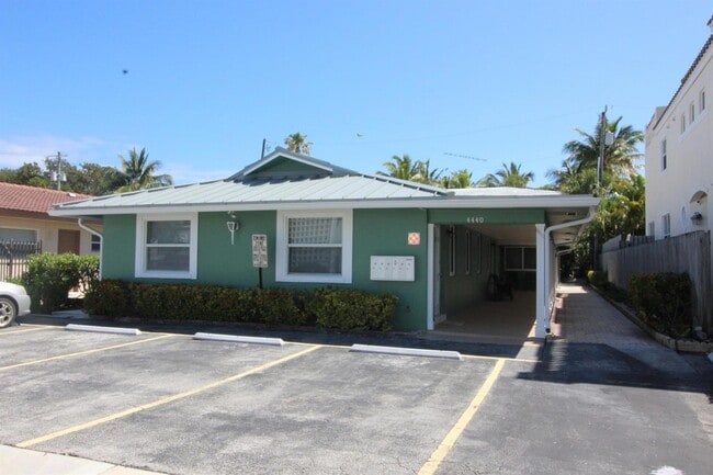 Building Photo - 4440 Bougainvilla Dr Unit 4