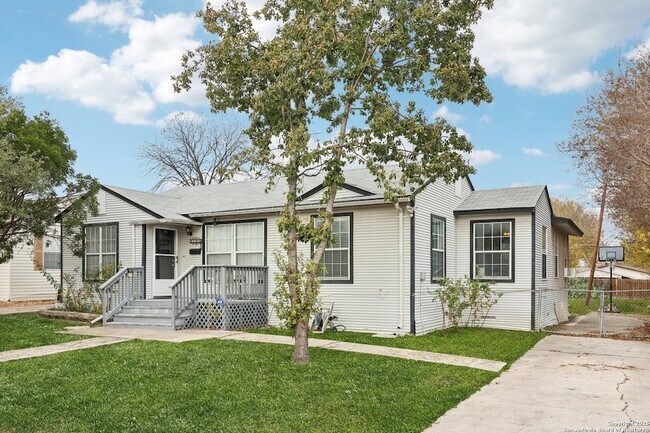 Photo - 2709 W Craig Pl