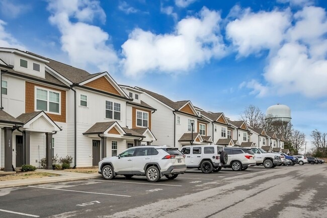 Photo - 303 E FORGE Ct