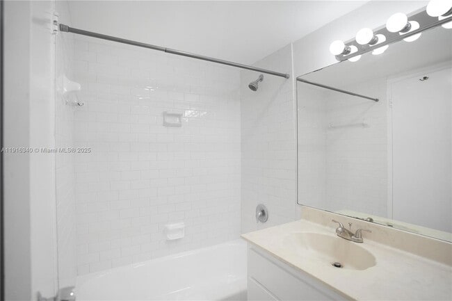 Photo - 800 West Ave Unit 924