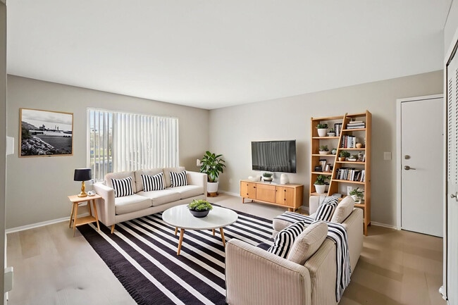 Building Photo - Southpointe Square