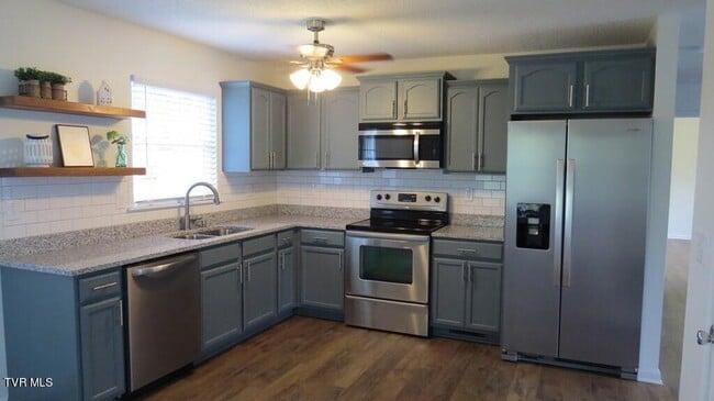 Photo - 2156 Bradley St