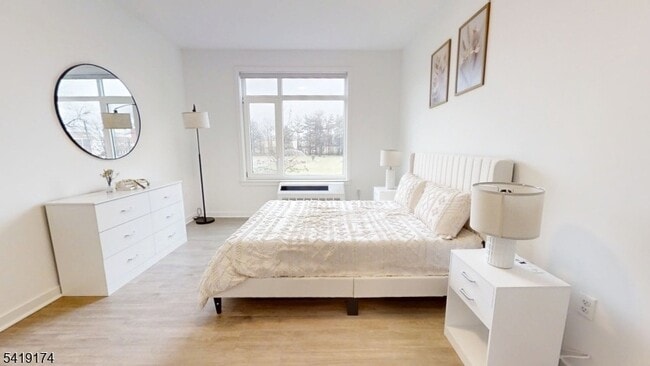 Photo - 1181 Morris Ave Unit 201