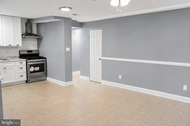 Photo - 63 Galveston Pl SW Unit B
