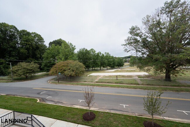 Photo - 404 W 26th St