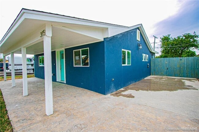 Photo - 315 N 3rd St