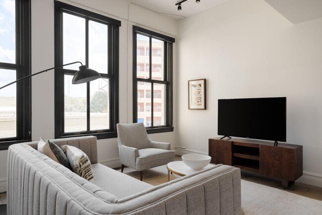 Building Photo - 505 E Travis St Unit ID1267108P