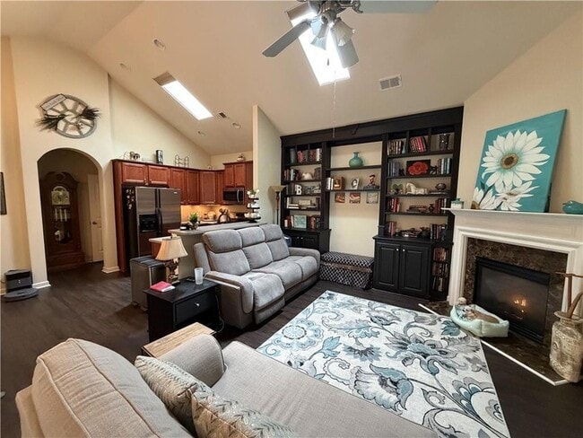 Photo - 502 Camellia Ct