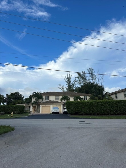Building Photo - 4460 Crystal Lake Dr