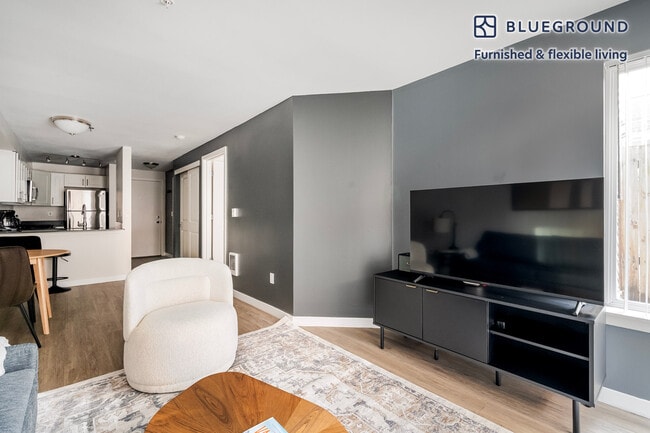 Photo - 526 Yale Ave N Unit SI FL2-ID992