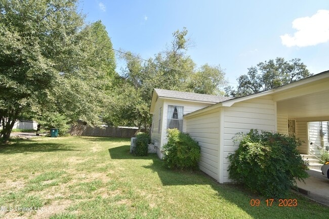 Photo - 501 Macarthur Ave