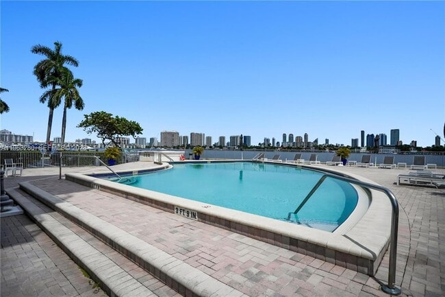 Building Photo - 16558 NE 26th Ave Unit 2A