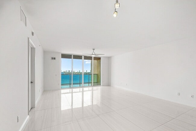 Photo - 2650 Lake Shore Dr Unit 1005