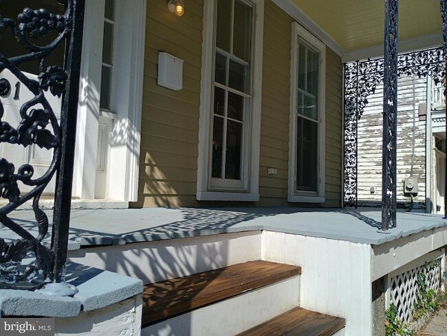 Photo - 91 N Main St