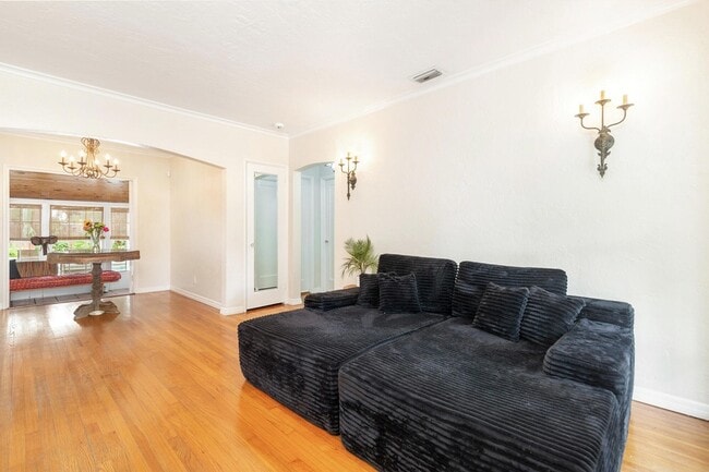 Photo - 341 Nottingham Blvd