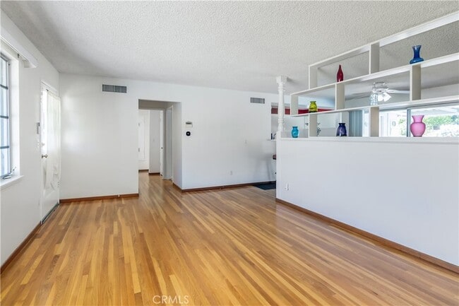 Photo - 11543 Swinton Ave