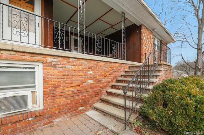 Photo - 2 Gillis Ave