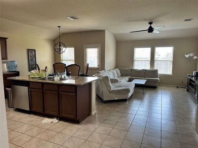 Photo - 915 Quartz Trl