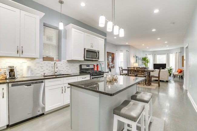 Photo - 4904 W Fulton St Unit ID1305523P