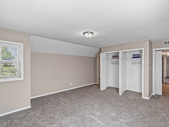 Lots of Closet Space! - Grant 79