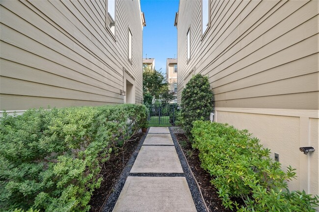 Photo - 2423 Beall St