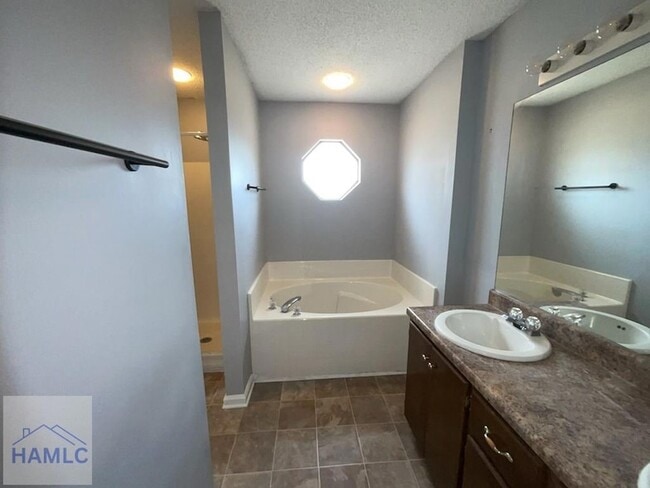 Photo - 215 Bridgemont Way