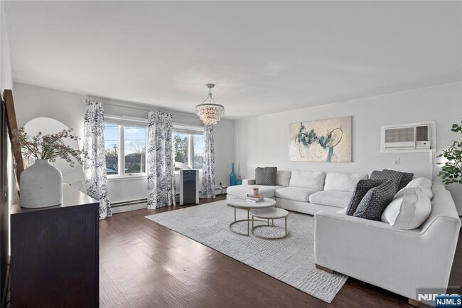 Building Photo - 557 Market St