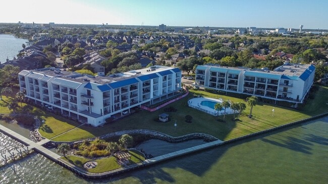 Building Photo - 351 Lakeside Ln Unit 305