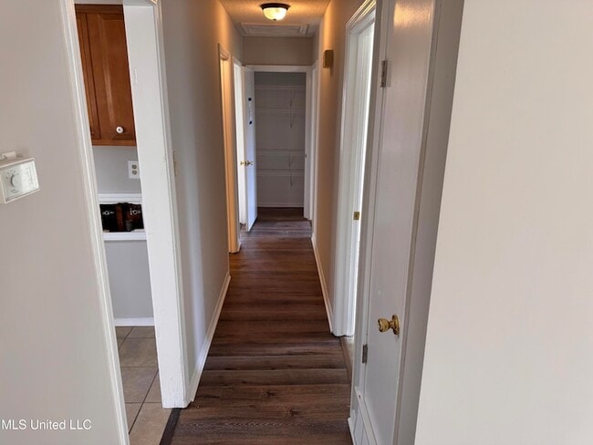 Photo - 2220 Ashland Dr