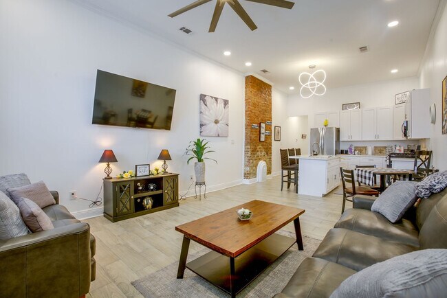 Building Photo - 2709 Baronne St Unit GO ID1604743P