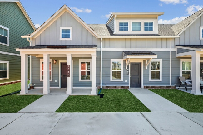 Photo - Hamlet Watkins Centre - Homes & Townhomes for Rent