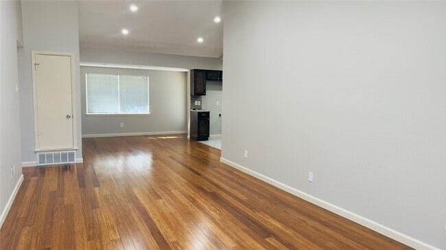 Photo - 12117 Sunland St